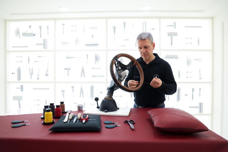  决策焦虑与身份认同：解析新一代迈巴赫S级的市场破局逻辑 汽车科技