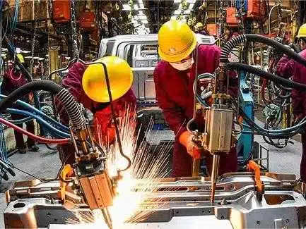  深挖渠道护城河：农夫山泉如何以“克制”策略重塑利润天花板 企业服务