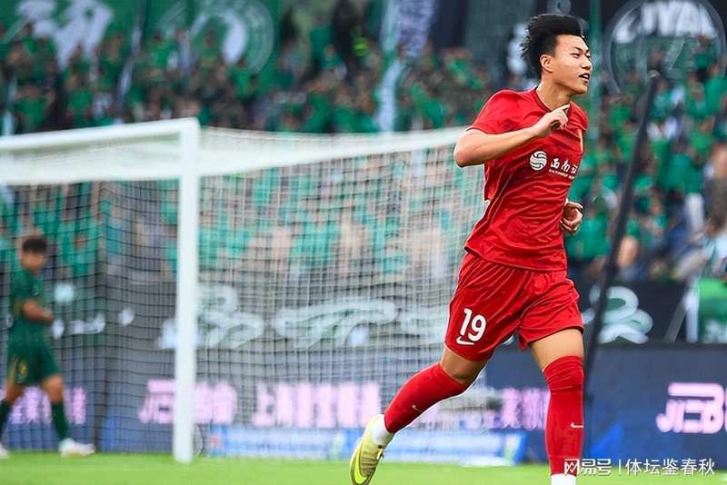  技术流拆解：VAR介入机制与足球规则执行的边界 体育新闻